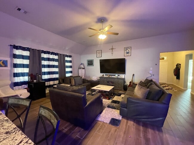 Photo - 14007 S River Dr