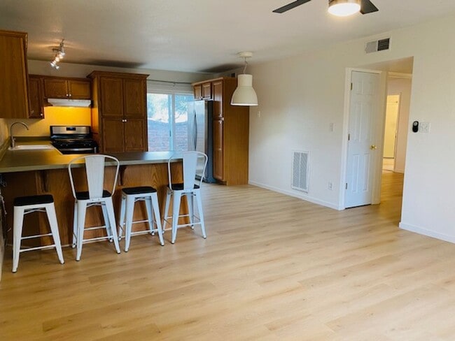 Photo - $1,650 Palm & Shaw, 2 Bedroom Condo - N Wi...