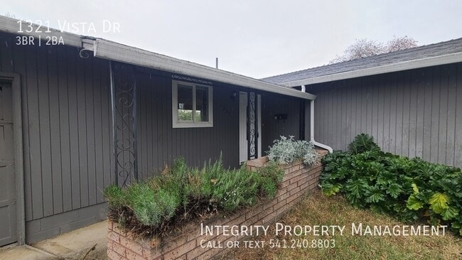 Photo - 1321 Vista Dr