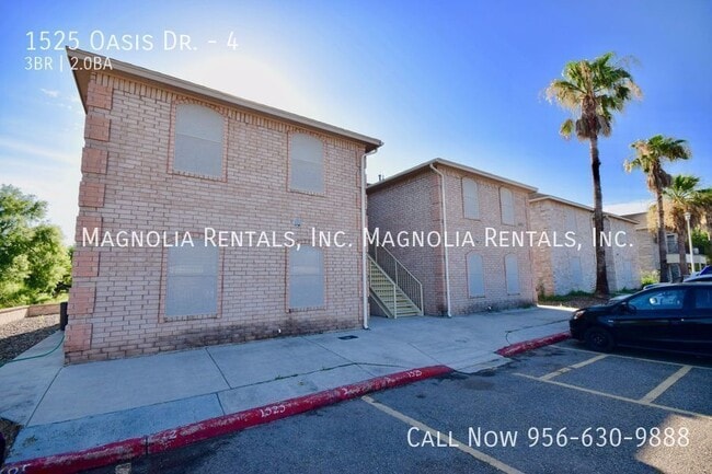 Building Photo - 1525 Oasis Dr Unit 4