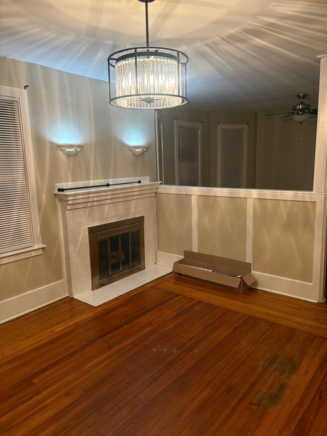 Building Photo - 128 Monroe St Unit 1 st floor