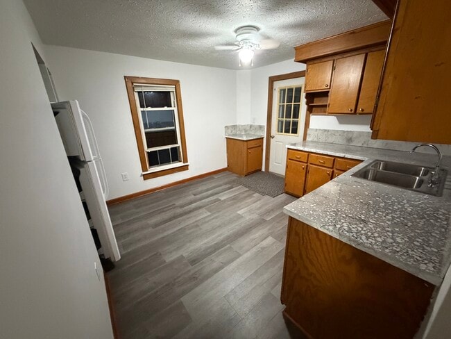 Photo - 7031 Middle Ridge Rd