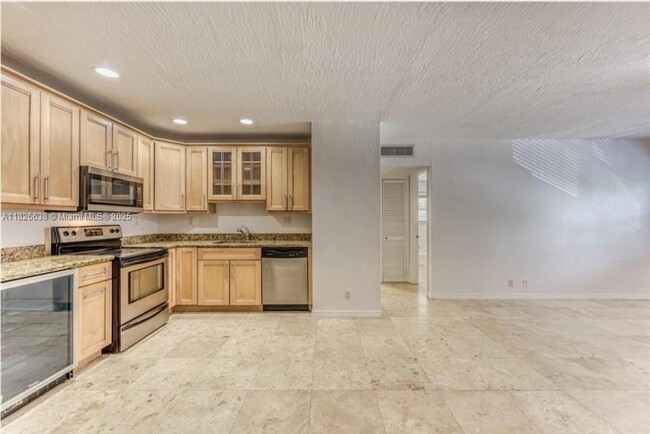 Photo - 530 NE 15th Ct Condo Unit 6
