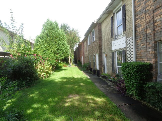Photo - SPRING BRANCH TOWNHOME
