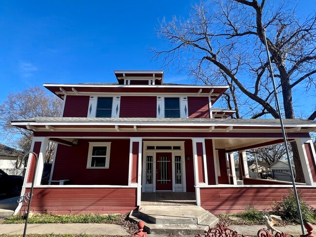 Building Photo - 2115 Johnson St