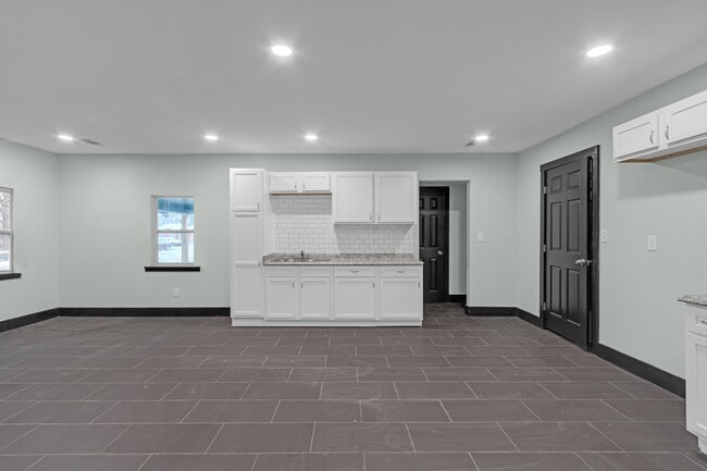 Photo - 1697 Baine Ave