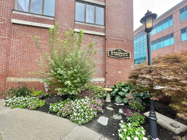 Photo - 128 Warren St