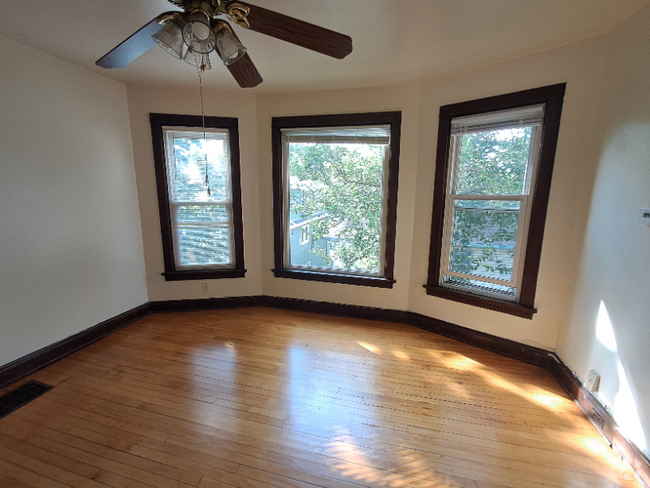 Building Photo - 314 N Ingersoll St Unit 2 Rental