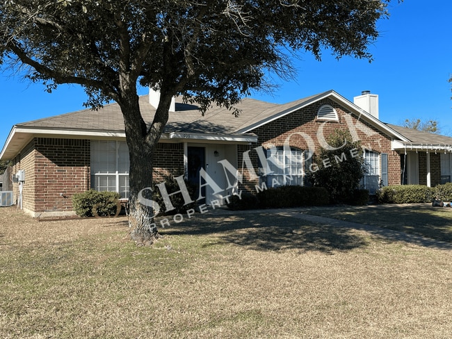 Building Photo - Midway ISD 2/2 Duplex