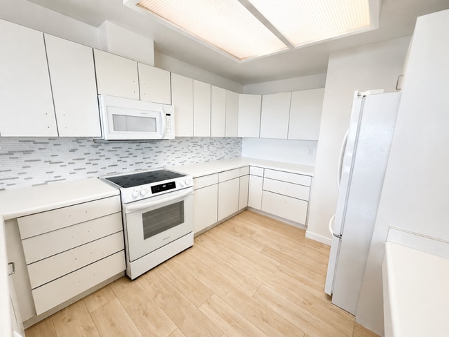 Building Photo - 6337 Caminito Andreta
