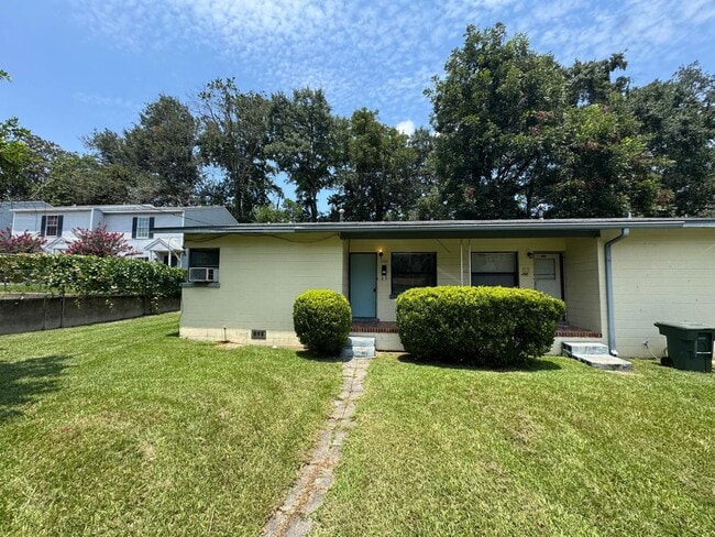 Building Photo - 2 Bedroom Duplex on Hancock Street - Available now!