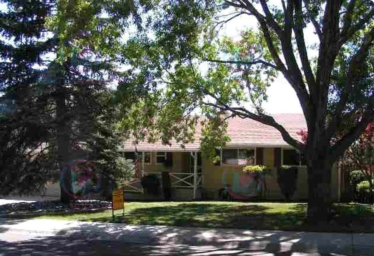 Photo - Spacious 6-Bedroom Home Near UNR with Backyard & Modern Kitchen