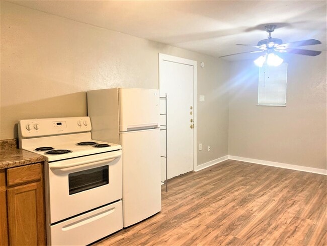 Photo - 904 1/2 Denton Unit 904 1/2 Denton St.