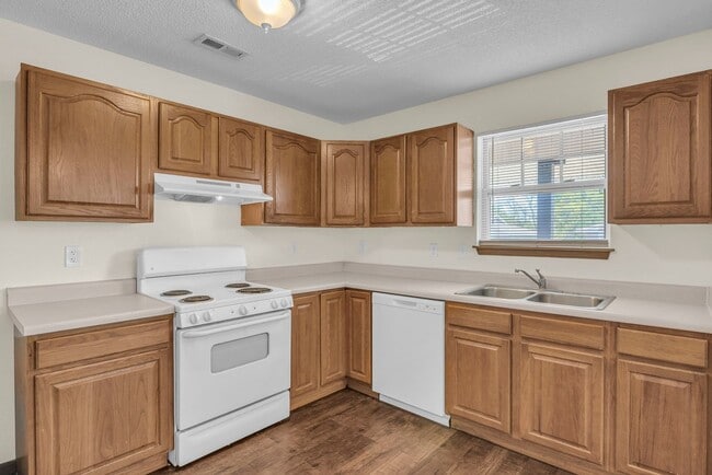 Photo - Ottawa Plains Apartments