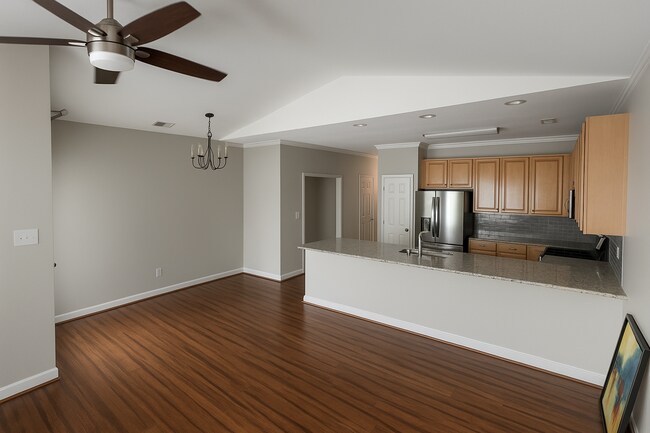 Photo - 3 Bed 2.5 Bath Townhome In Governors' Village