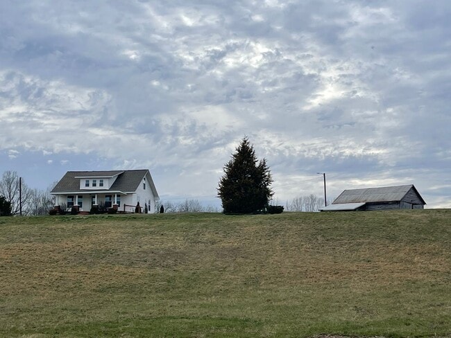 Photo - 555 Hopewell Rd