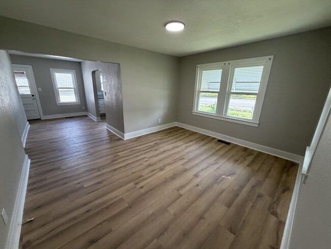 Building Photo - 327 S Brownell Ave