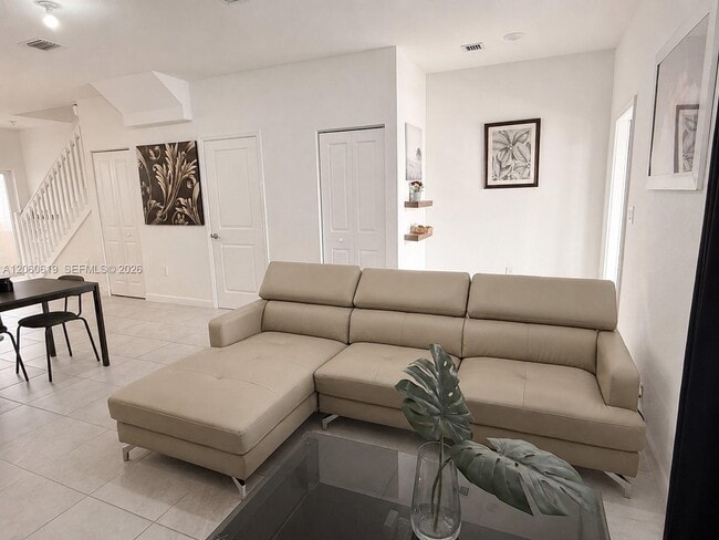 Photo - 126 NW 11th Ct