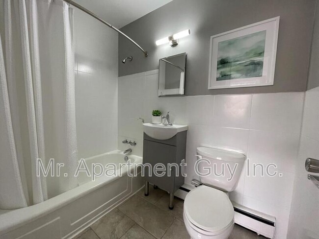 Photo - 50 Mohawk Rd W Unit 306