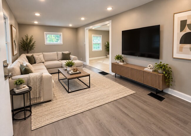 Photo - 445 W 25th St