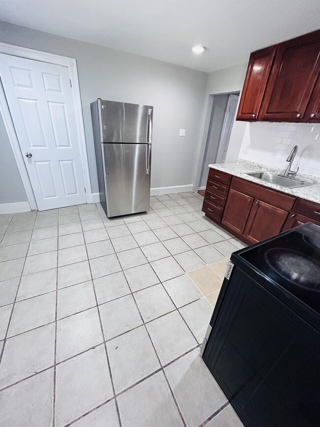 Photo - 1221 Lindley Ave Unit 2