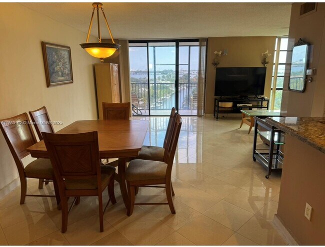 Photo - 2500 NE 135th St Unit B805