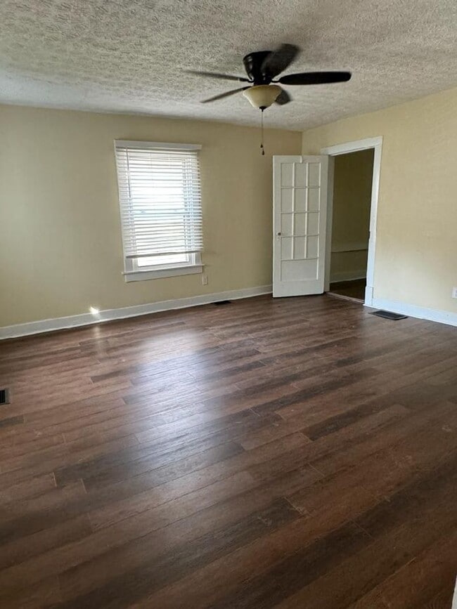 Photo - Clifton/Frankfort 3 Bedroom 2-Bath House