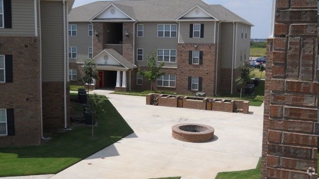 Building Photo - The Grand at Buffalo Run Rental