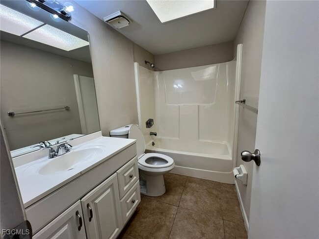 Photo - 3911 Country Club Blvd Unit 201