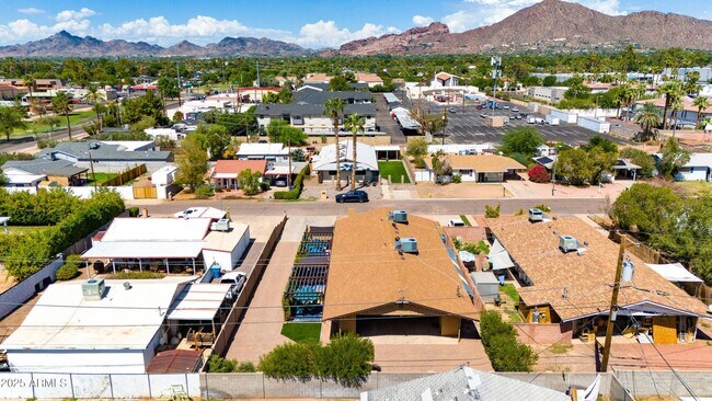 Photo - 4819 E Cambridge Ave Unit 1