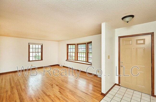 Photo - 2928 Vine St