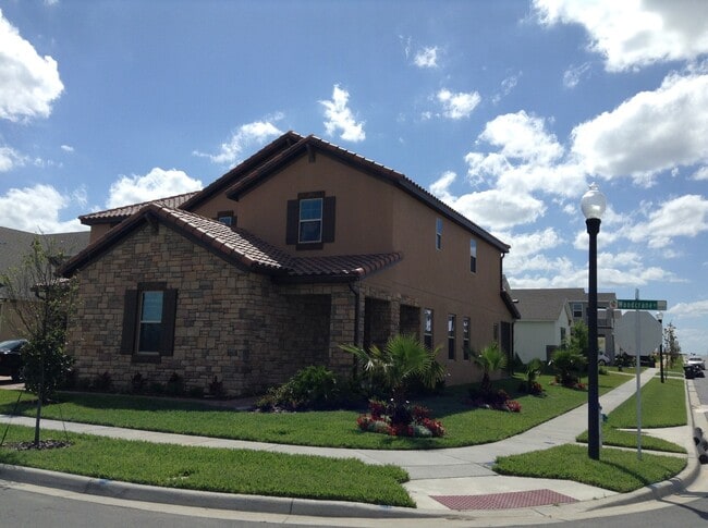 Building Photo - Spectacular  5/4 with 3 car garage home in Winter Garden