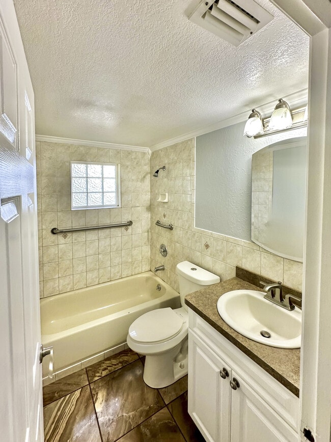 Photo - 11201 Harding Dr