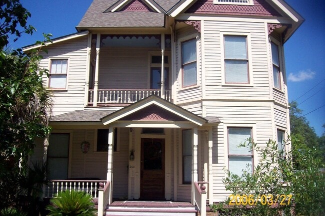 1358 Church St Unidad Garage apt.