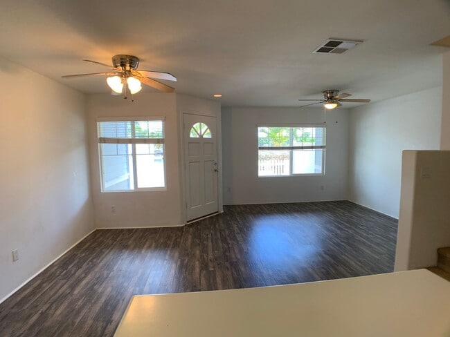 Photo - 3 bedrooms with A/C & 2 car garage in Ewa Beach (Spinnaker Place Townhome)! First showing is 12/1... Unidad 5203