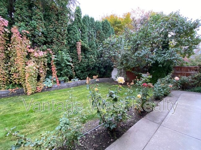 Photo - 453-453 Morrison Ave