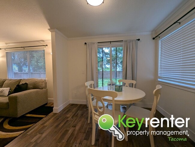 Photo - Modern 3 Bedroom, 2.5 Bathroom Fully Furnished Puyallup Duplex in Prime Location