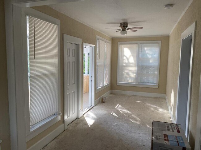 Photo - 1140 Newton Ave S