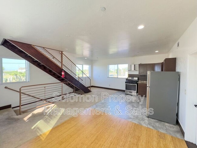 Photo - 2030 Broadway St