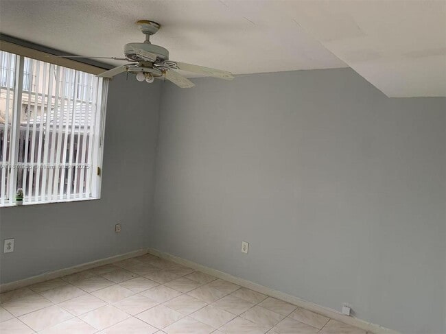Photo - 1062 W 42nd Pl Unit Studio