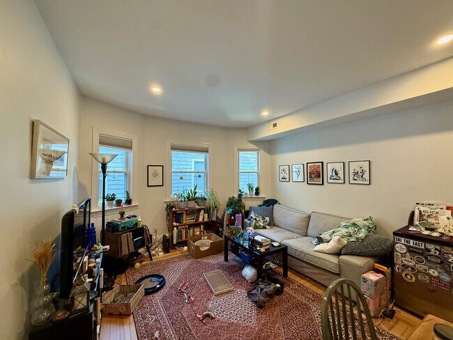 Building Photo - 37 Spencer Ave Unit 2 Rental