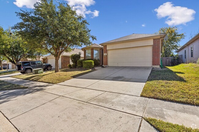 Building Photo - Homey in Haslet