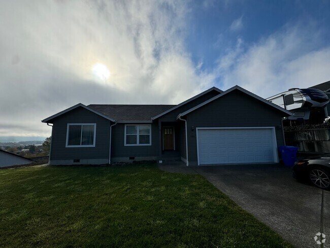 Building Photo - Green area 3 Bedroom 2 Bath Home with Garage