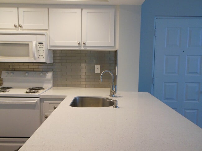 Photo - ONE BEDROOM ONE BATHROOM! WATERFRONT COMMUNITY! Unit 26