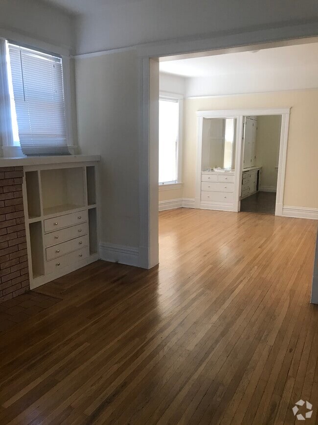 Building Photo - 213 W Washington Ave Unit 213 W Washington Ave Rental