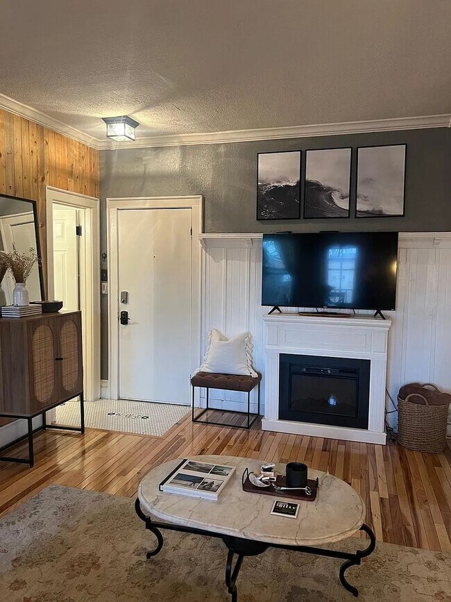 Photo - 1376 N Pearl St