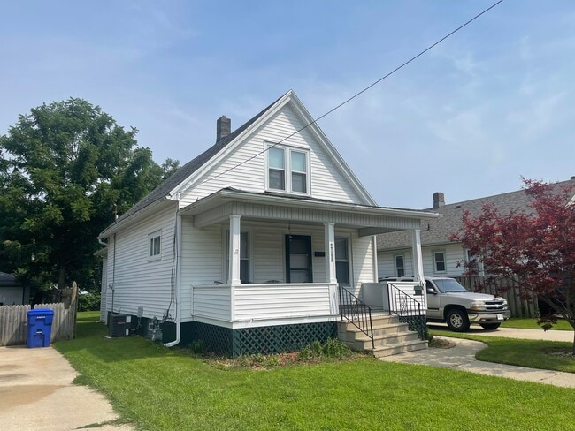 Building Photo - 4825-19th Ave