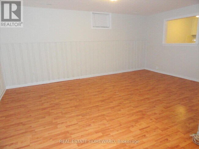 Photo - 30 Baybrook Crescent