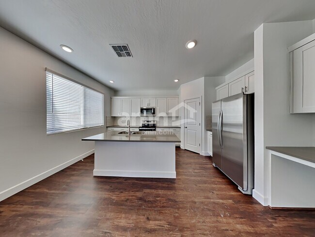 Photo - 17129 Puget Ave