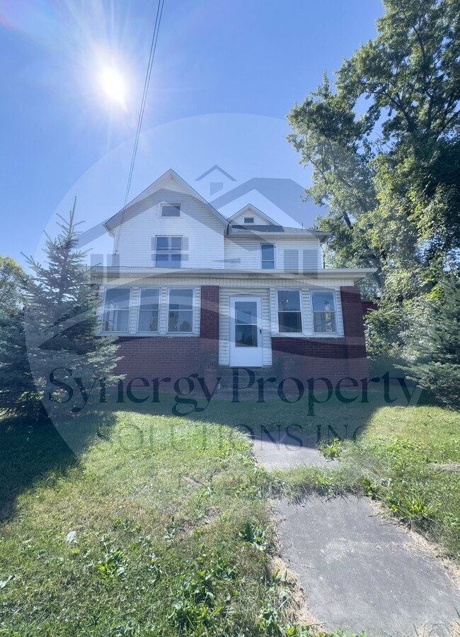 Building Photo - Madison Home on 1.35 Acres Available Now